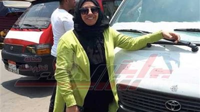 «ريهام».. طالبة كلية التجارة تعمل سائق ميكروباص على خط 