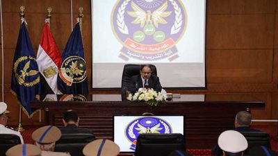 وزير الداخلية يتفقد كليتي الدراسات العليا والتدريب والتنمية بأكاديمية الشرطة (صور)