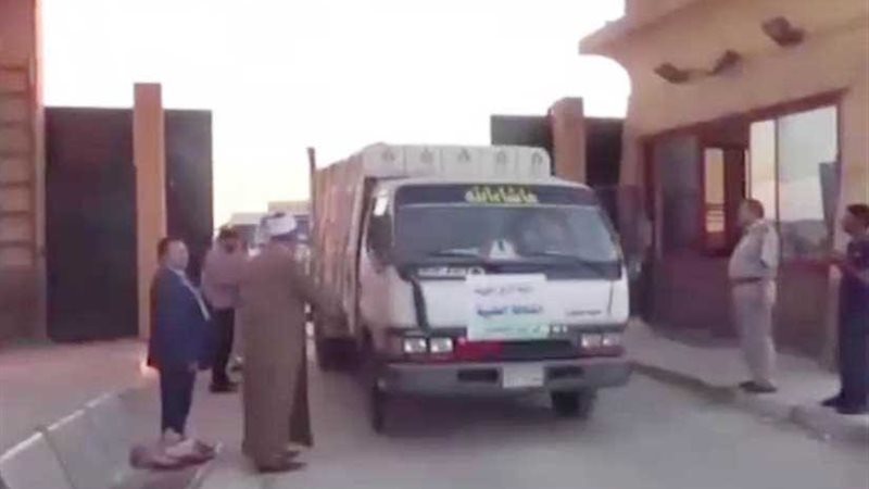 تدفق المساعدات المصرية