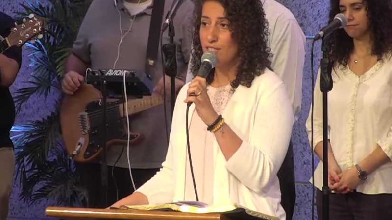 مسيحية تدعو للصلاة