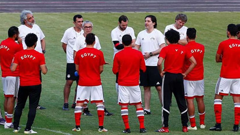 كوبر يجري تعديلا