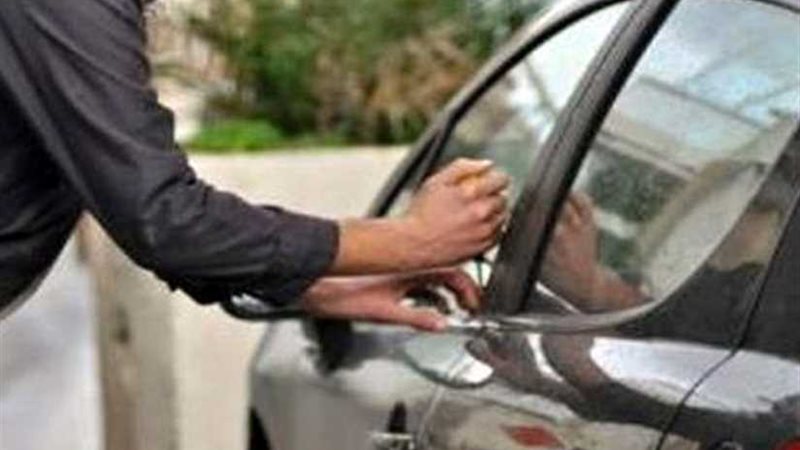 القبض على سارقي سيارة