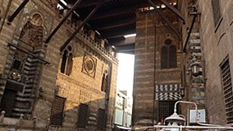 العناني يوقع مذكرة