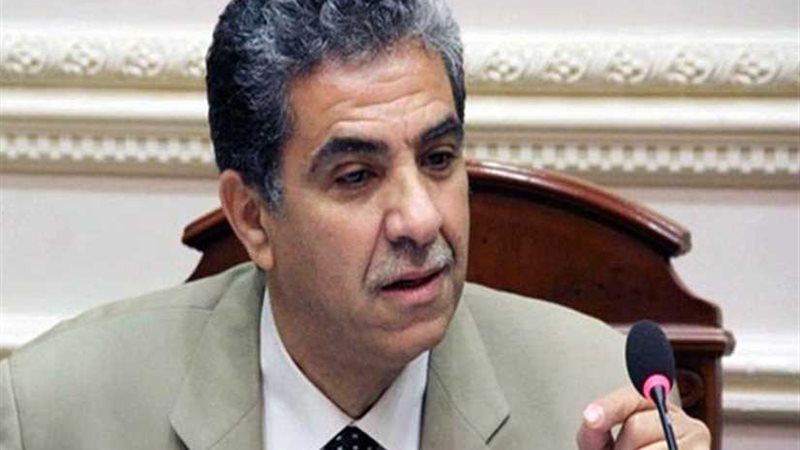 فهمي يستعرض مع نقيب