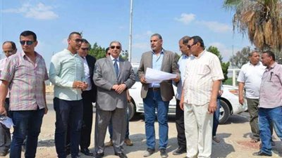 محافظ الإسماعيلية يتابع أعمال إنشاء سوق السمك المتطور على بحيرة الصيادين