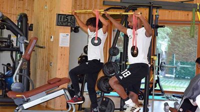 «النني» يشارك في تدريبات المنتخب ويقترب من انتهاء برنامجه التأهيلي