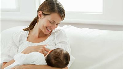 الرضاعة الطبيعية هدية الأم لطفلها