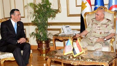 وزير الدفاع يناقش استقرار الشرق الأوسط مع وفد الكونجرس الأمريكي