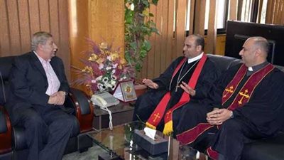محافظ الإسماعيلية يشارك في حفل إفطار الكنيسة 