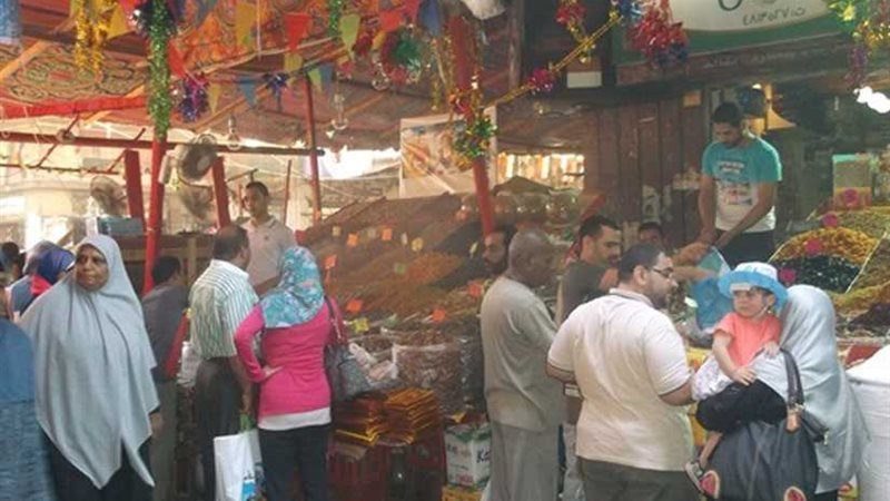 حملات مكثفة على أسواق