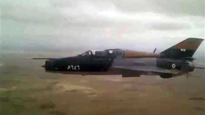 طيار ليبي يعود بطائرته رغم إصابتها بصاروخ.. فيديو