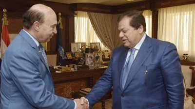 بالصور ..الفريق مهاب مميش يلتقي أبو العينين لبحث التعاون في المنطقة الاقتصادية