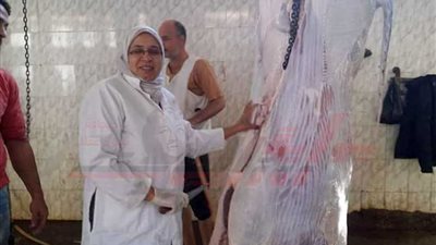 «ثناء» صديقة الجزارين أنهت إسطورة لـ«الرجال فقط»