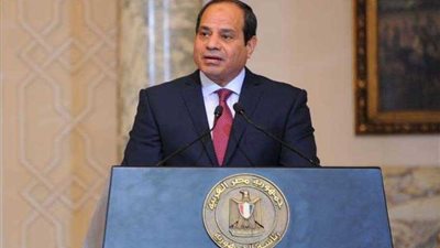 الرئيس السيسى يوجه التحية للشعب ويلتقى أسر الشهداء فى العيد