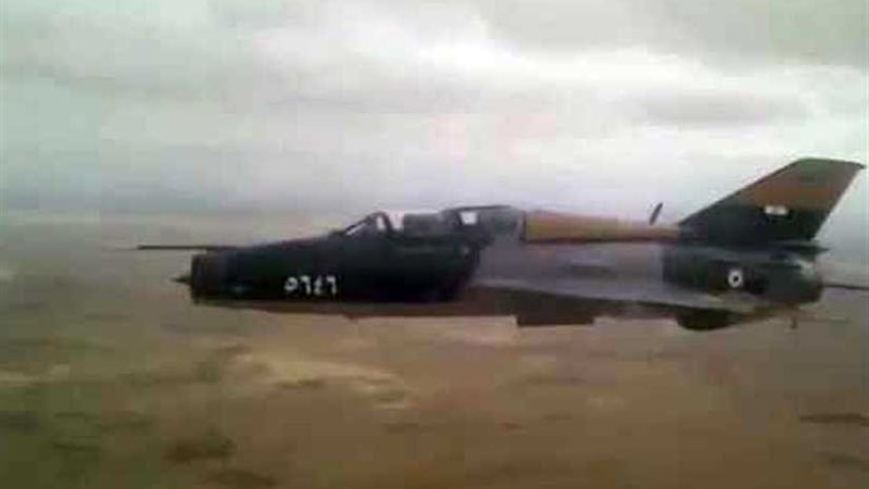 طيار ليبي يعود بطائرته