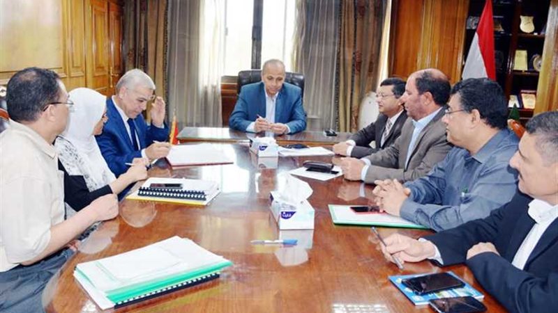 محافظ القليوبية يبحث