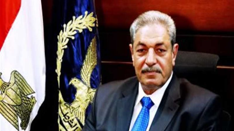 القبض على 7 موظفين