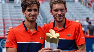 الثنائي هربرت ومايو يتأهلان إلى نصف نهائي 