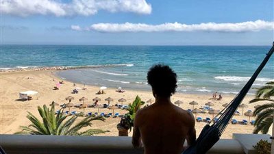 صلاح يطمئن المصريين بصورة جديدة على البحر