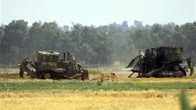 توغل 3 جرافات إسرائيلية شرق خان يونس بقطاع غزة