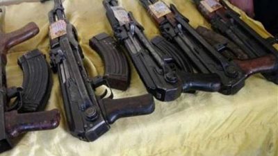 ضبط 44 لفافة هيروين و5 قطع سلاح ناري في حملة بالبحيرة