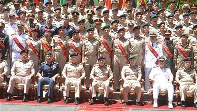 صدقي صبحي يشهد تخريج دورات جديدة من دارسي أكاديمية ناصر العسكرية العليا