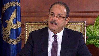 وزير الداخلية يكافئ 450 من رجال الشرطة لتميزهم في العمل