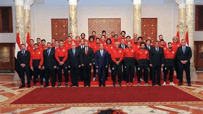 الرئيس السيسي يستقبل أعضاء المنتخب الوطني قبل سفرهم إلى روسيا.. (فيديو)