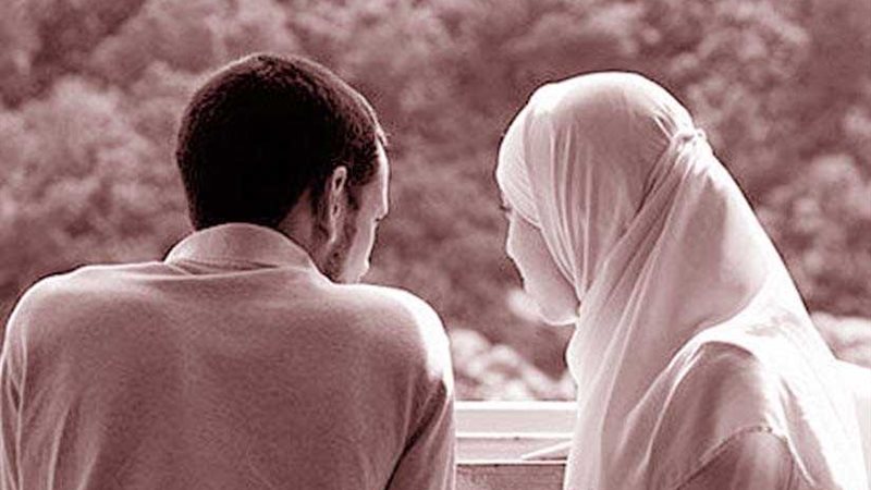 حكم تقبيل الزوج لزوجته