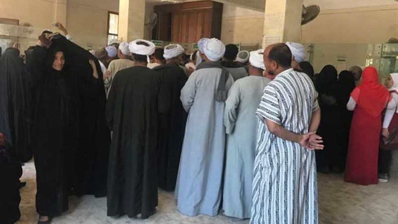 بالصور.. زحام أمام