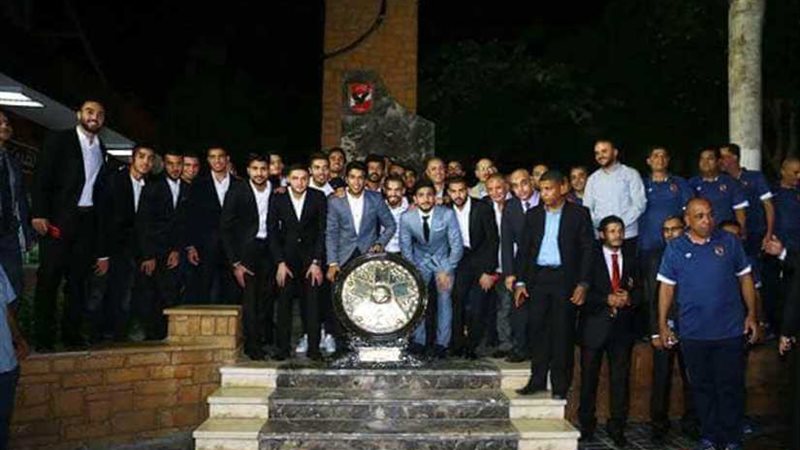 لاعبو الأهلي يحتفلون