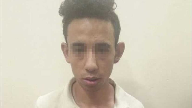 عاطل يعتدي على «مسن»