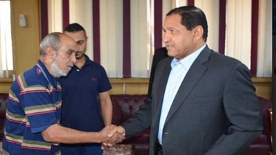 محافظ الغربية يكرم أسرة المهندس 