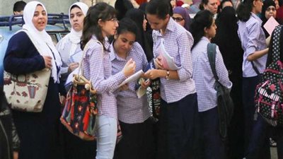 تباين آراء طلاب ثانوية بني سويف حول امتحان الجبر والهندسة الفراغية