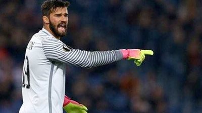 ريال مدريد وليفربول يسعيان لضم حارس مرمى روما الإيطالي