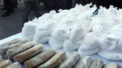 ضبط 137 لفافة هيروين و6 قطع أسلحة نارية بالبحيرة