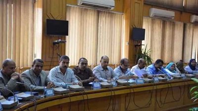 محافظ الإسماعيلية يستعرض المنظومة الإلكترونية للخدمات الجماهيرية