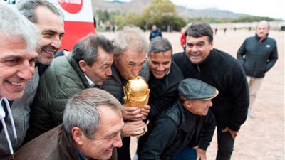 كأس العالم تصل موسكو في حراسة القوات الخاصة الروسية