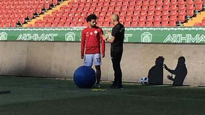 محمد صلاح يبدأ التدريبات بالكرة ..