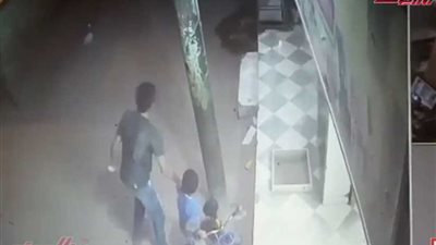 محاولة خطف طفل من أمام منزله بالمنوفية.. (فيديو)