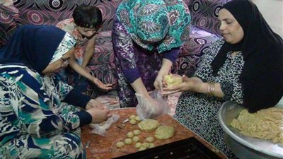 صناعة كعك العيد عادة لم تنقطع في بيوت الغربية
