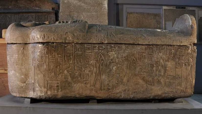 تفكك أجزاء من تابوت