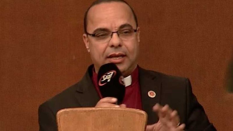 رئيس الكنيسة الرسولية: