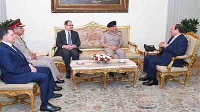 السيسي يشيد بتعاون القوات المسلحة والشرطة لحماية المواطن