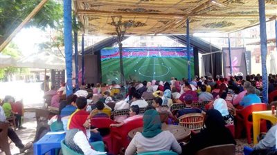 بالصور ..المنياوية يشاهدة مباراة بين مصر وأوروجواى في مراكز الشباب