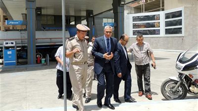 مدير أمن المنيا يتفقد المواقف ومحطات الوقود