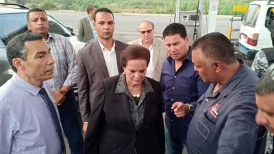 محافظ البحيرة تتفقد مواقف السيارات وتشدد على الالتزام بالتعريفة الجديدة