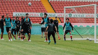 منتخب مصر يواصل تدريباته بمشاركة صلاح.. وفتحي يغادر مصابا