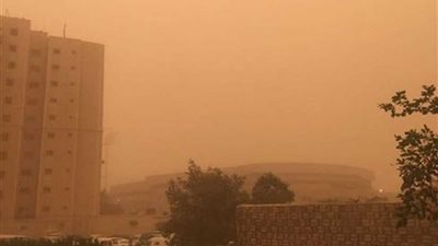 سوء الأحوال الجوية يوقف حركة الطيران بالكويت