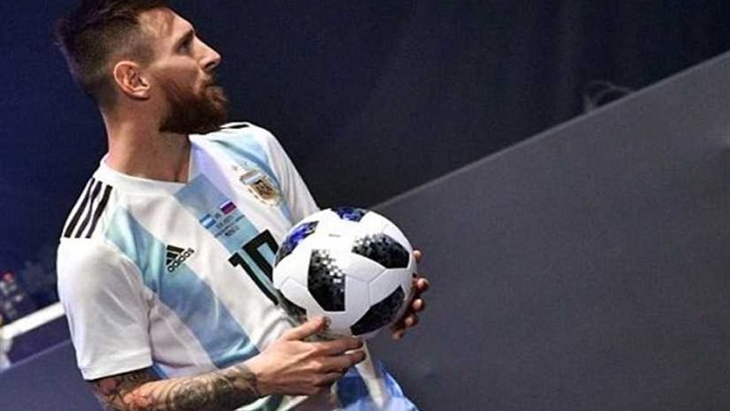 ميسي وأجويرو يقودان